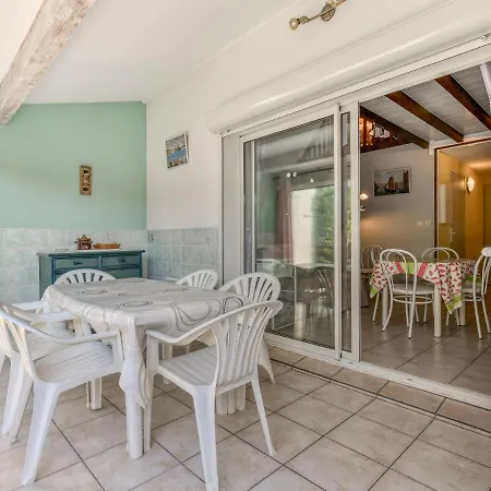 Σπίτι διακοπών 2 Bedroom Home For 6